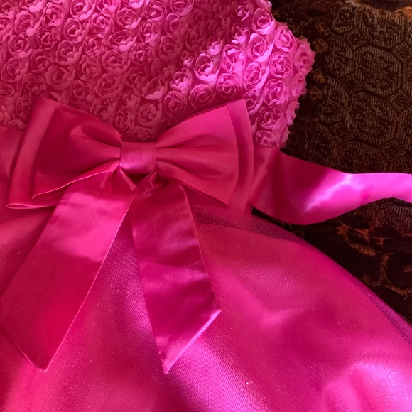 Dresses - Picture 4 of 4